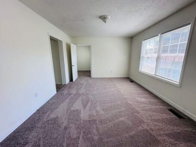 Foto del edificio - 905 Progress St NE