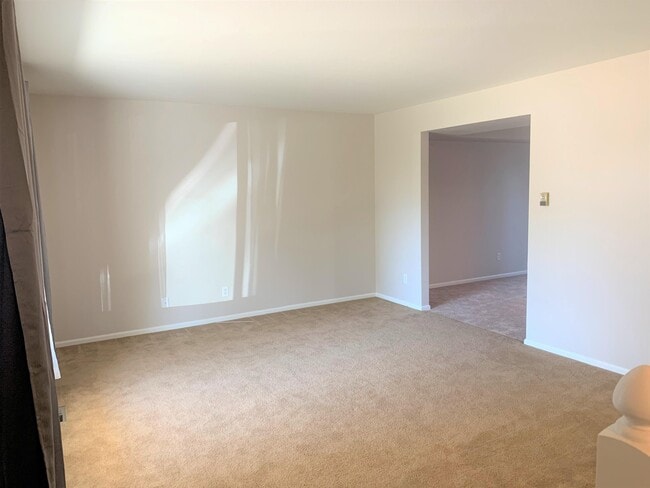 Building Photo - 3201 Wedgewood Ct