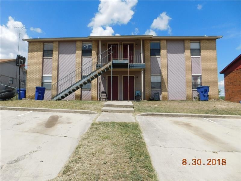Primary Photo - 207 North Dr