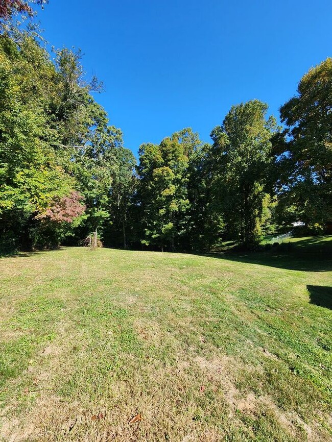 Building Photo - East Asheville Rental!