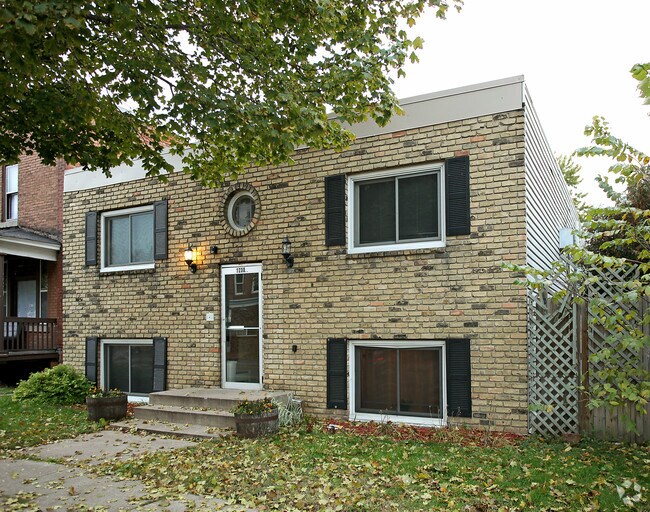 1230 7th St W, Saint Paul, MN 55102 Apartments Saint