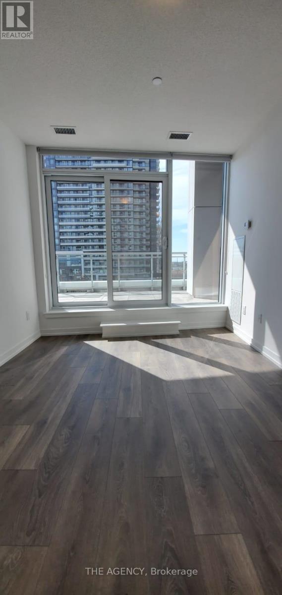 Photo du bâtiment - 2520 Eglinton Ave W