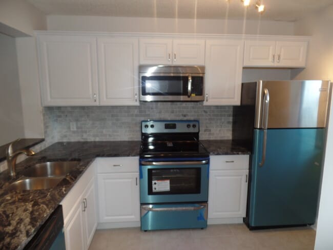 Building Photo - 5200 NW 31st Ave