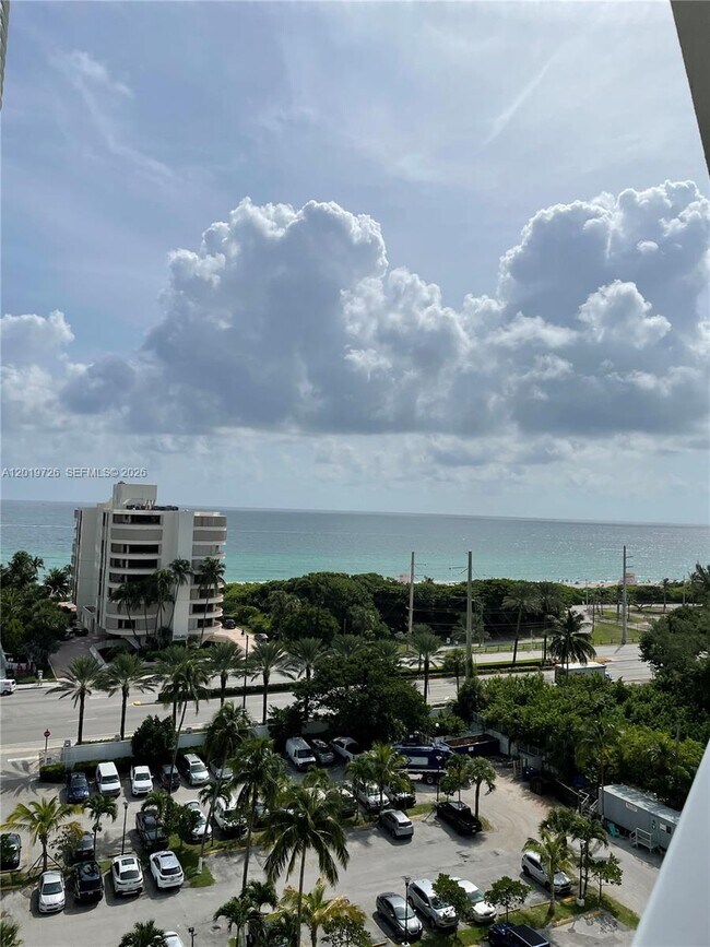Foto del edificio - 100 Bayview Dr