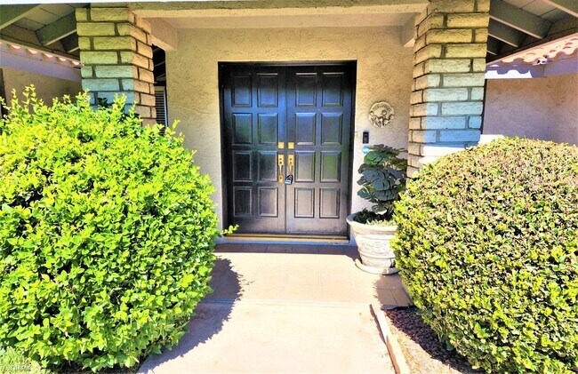 Building Photo - 3 br, 3 bath House - 16376 Rancho Escondid...