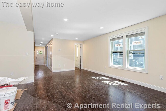 Building Photo - 70 Stanley Ave