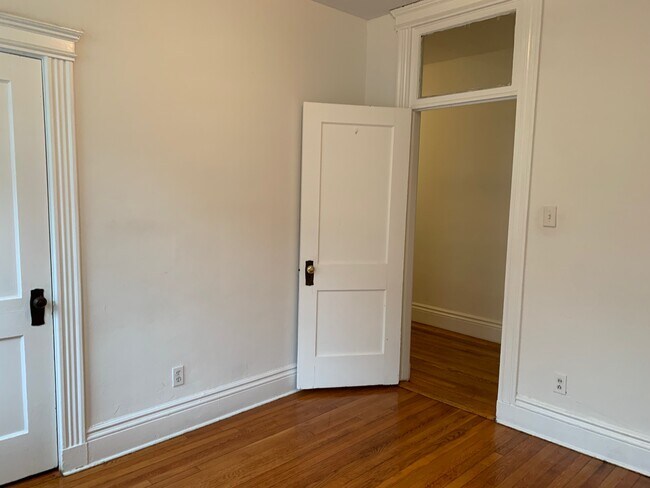 Building Photo - 116 Warren St