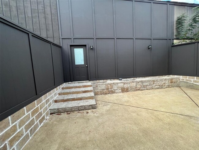 Building Photo - 508 Hickory Dr