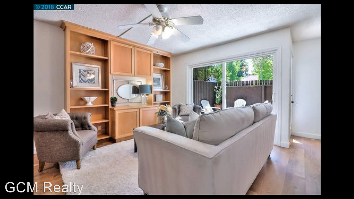 Foto principal - 2 br, 1.5 bath House - 5434 Round Tree Ct #B