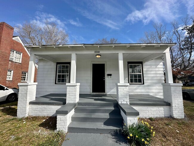 Foto del edificio - NEWLY RENOVATED AND MOVE-IN READY - EMPORI...