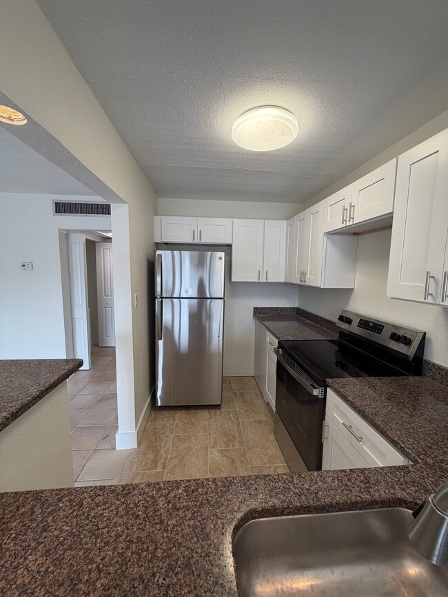 Building Photo - Marina Club G106