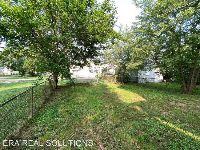 Building Photo - 3 br, 1 bath House - 179 S. Eureka Ave.