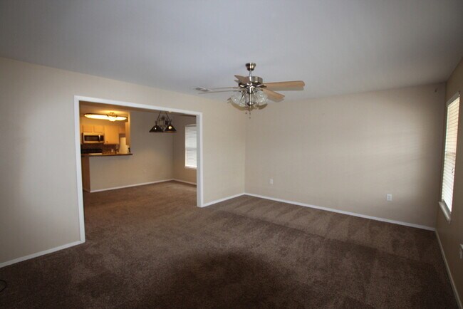 Foto del edificio - Spacious 3 Bedroom in Whitehouse!