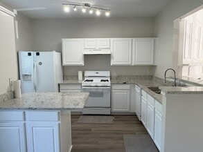 Building Photo - 13082 Region Trace