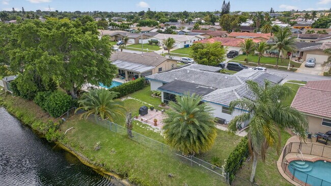 Foto del edificio - 6661 NW 23rd St