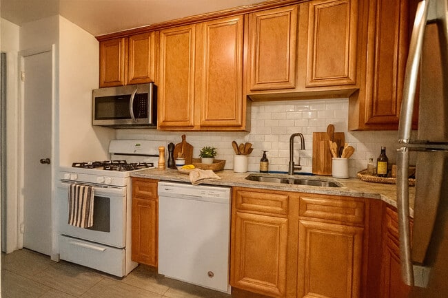 Building Photo - 938 Ontario St