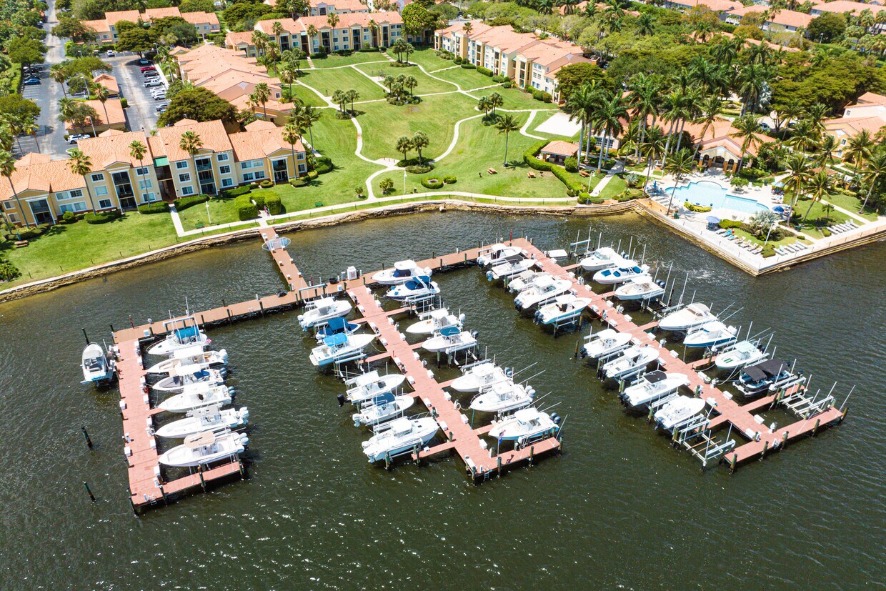 Foto principal - 111 Yacht Club Way