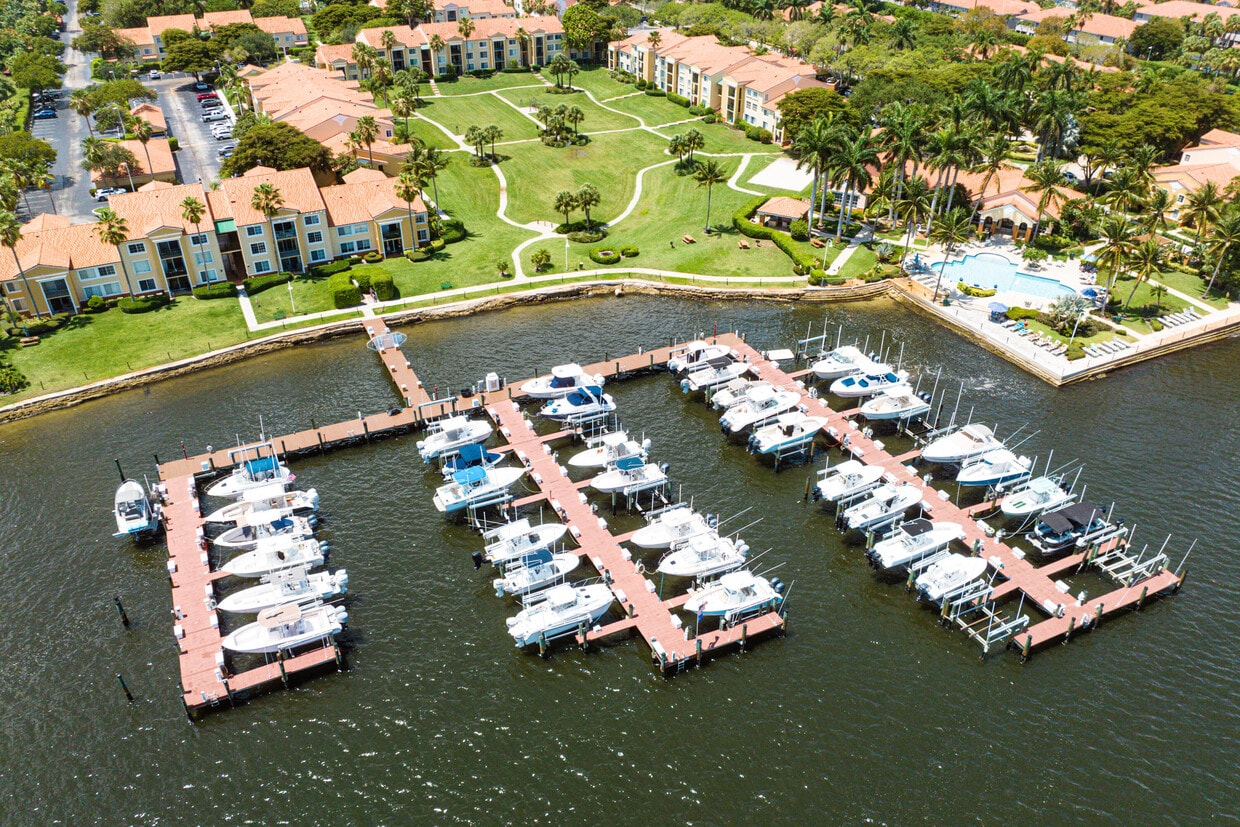 Primary Photo - 111 Yacht Club Way