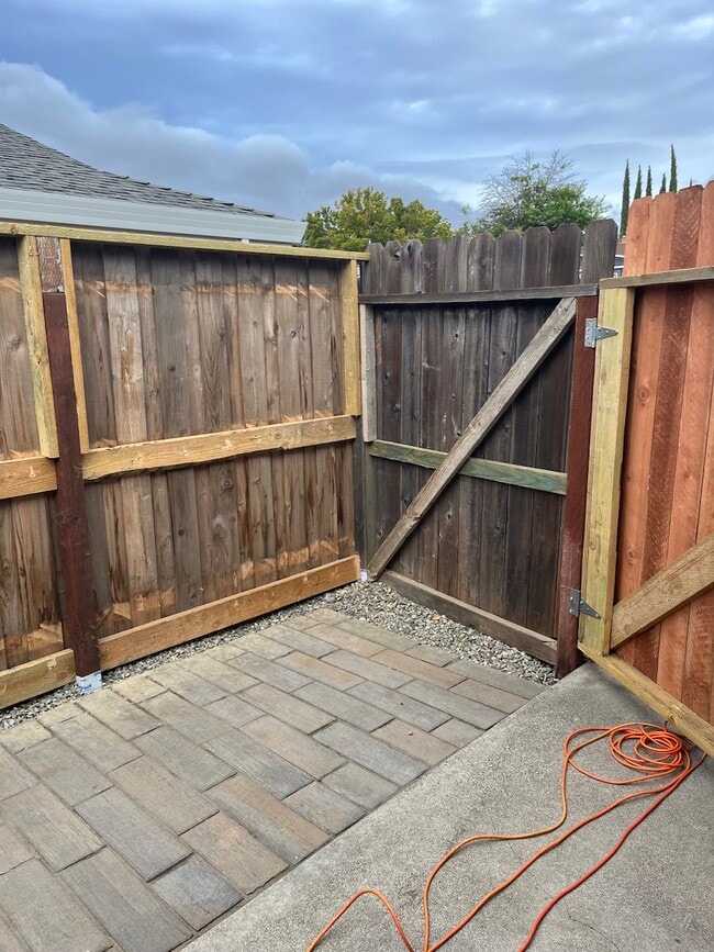 Foto del edificio - 4616 Kinsella Ln