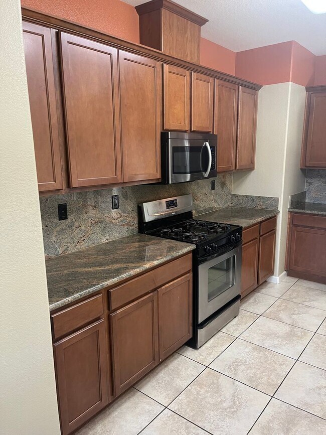 Foto del edificio - 3 bedroom 3 bathroom with bonus room in No...