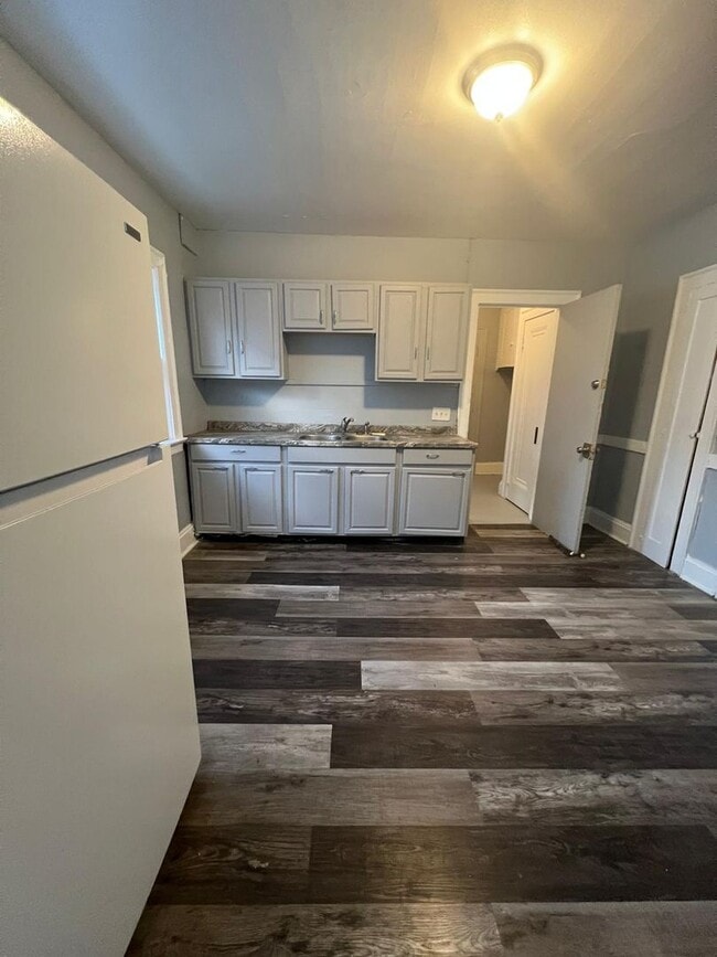 Building Photo - 9913 Mt Auburn Ave