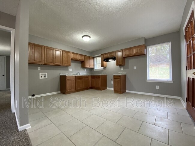 Building Photo - 5303 Bitter Creek Dr