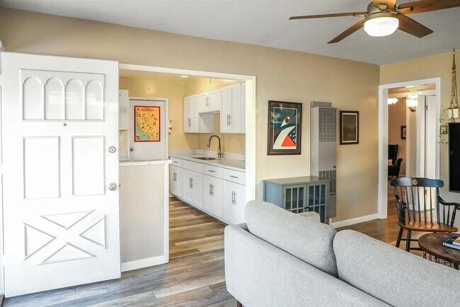 Building Photo - College Close 2 Bed 1 Bath