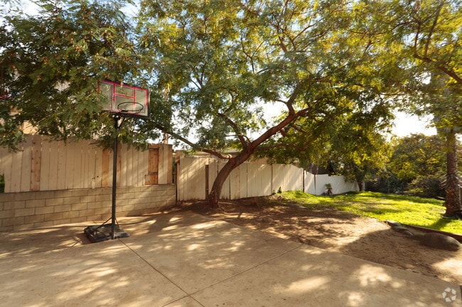 Building Photo - 155 East Dr