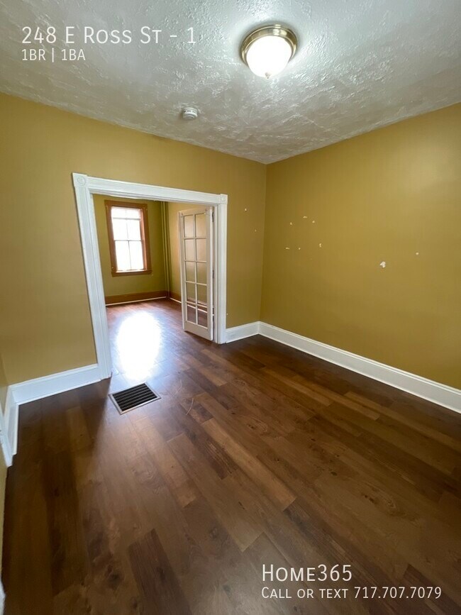 Building Photo - First Floor One Bedroom On Ross Street