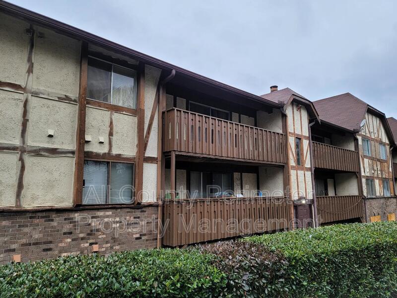 Primary Photo - 103 Camelot Dr