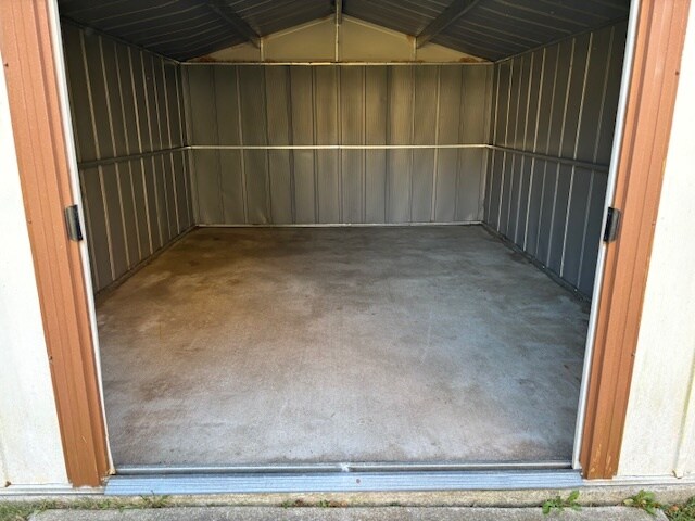 Caseta de jardín trasero, ahorra valioso espacio en el garaje. - 409 Hill N Dale Cir