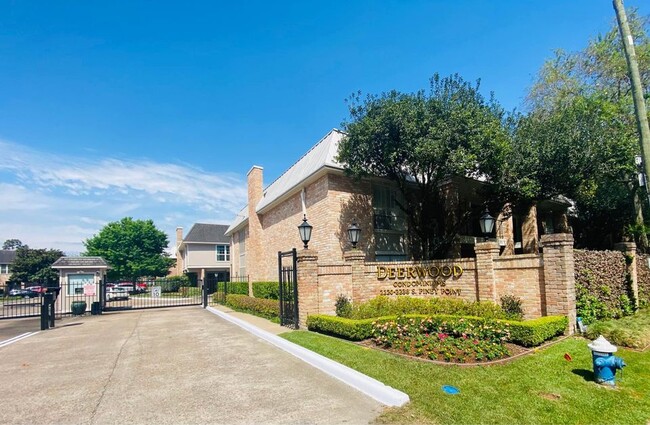 Building Photo - 2224 S Piney Point Rd