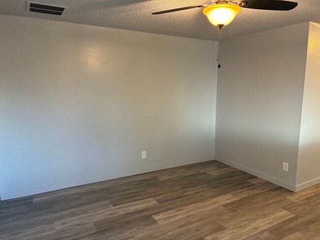 Building Photo - Newly Remodeled Single Family Home!!