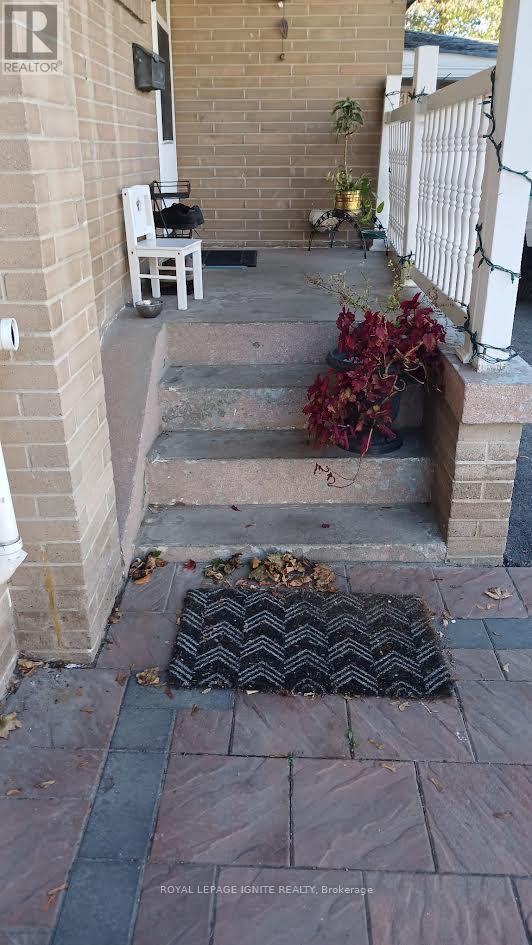 Building Photo - 16 Lakeland Crescent