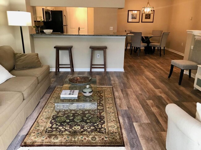 Foto del edificio - 1223 Arbor Lakes Cir