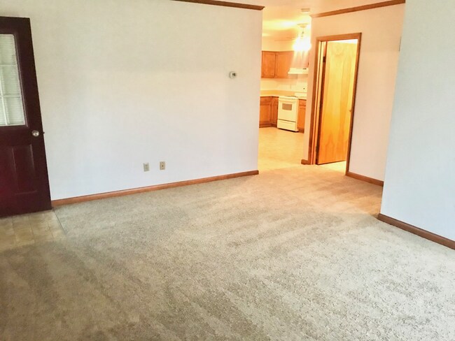 Building Photo - 547 Circle Pine Dr