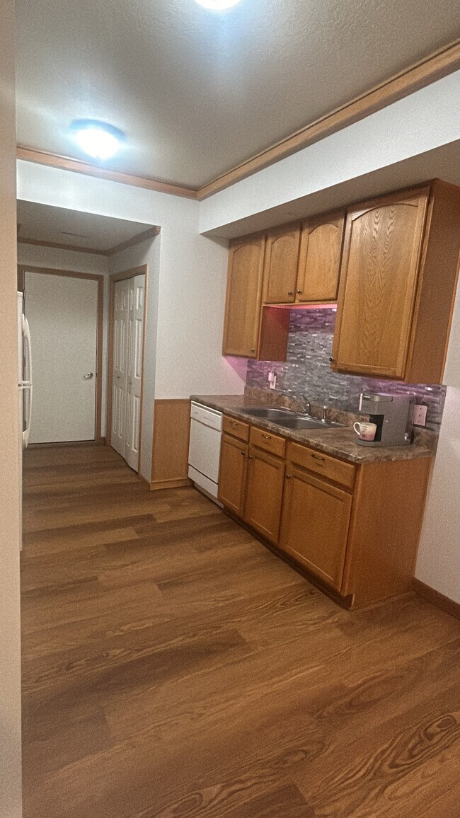 Foto del edificio - 2241 Hart Ave