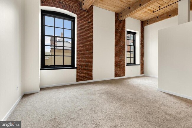Building Photo - 303 Vine St