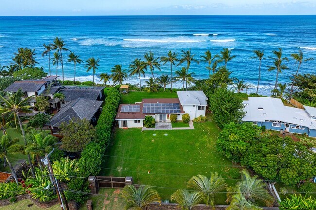 Foto del edificio - North Shore Oceanfront Retreat by Gather: 5BR Spacious Home Paradise