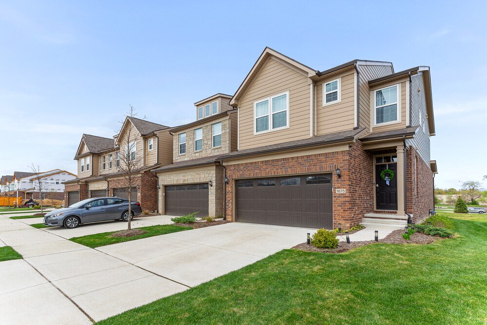 Primary Photo - 1675 Addison Cir