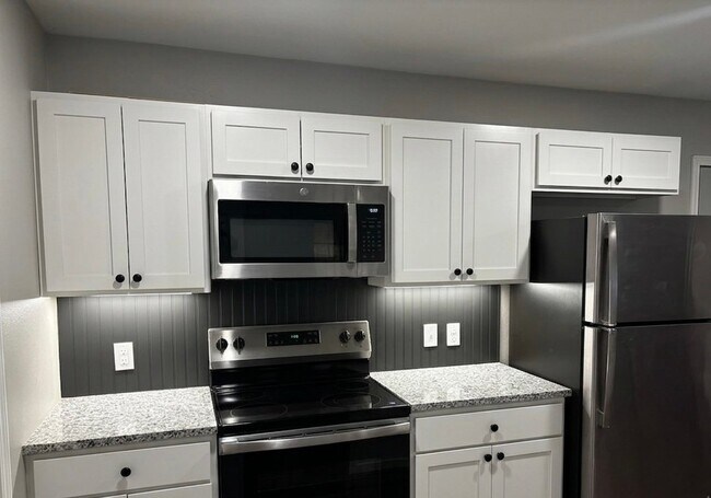 Foto del edificio - 2423 S Chatfield Rd