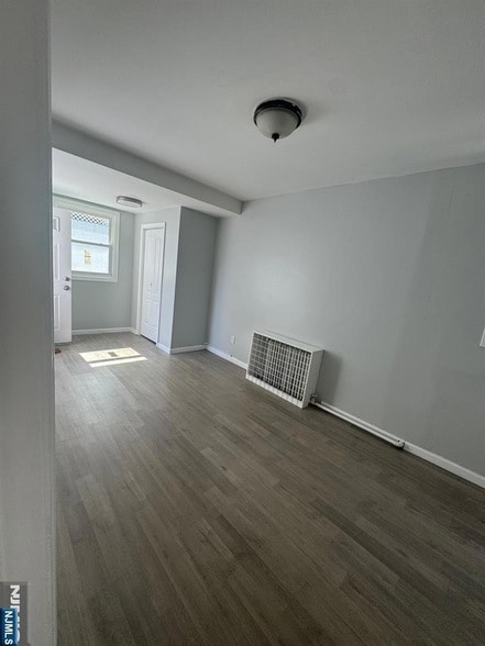 Building Photo - 29 Kingsland St