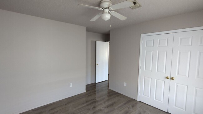 Building Photo - 925 Meadowlark Circle