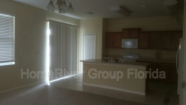 Foto del edificio - 7205 Cedarcrest Blvd