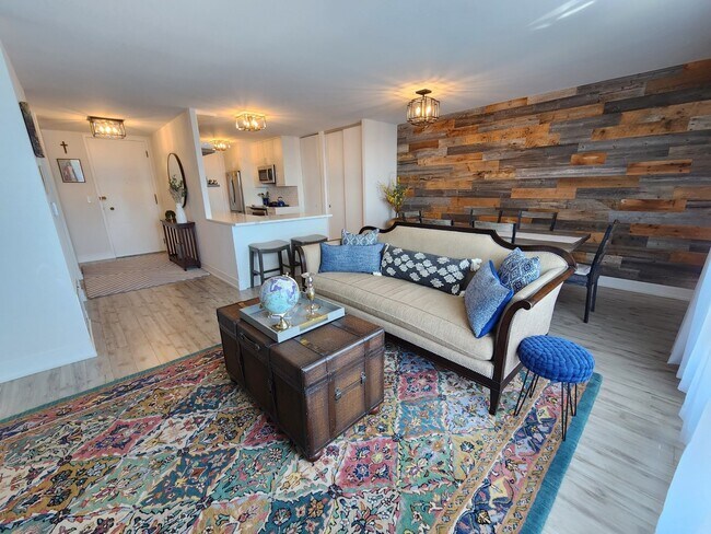 Building Photo - 6007 N Sheridan Rd