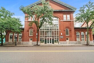 Building Photo - 106 13th St