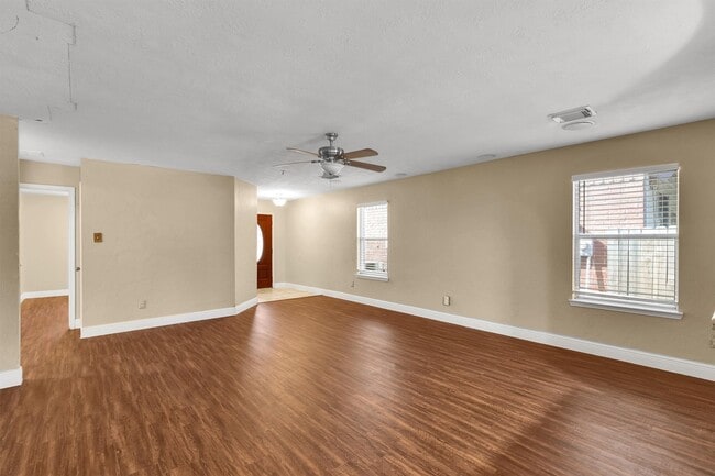Foto del edificio - 914 Ivycroft Ln