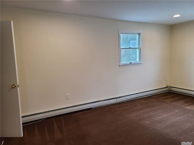 Building Photo - 1105 Little E Neck Rd
