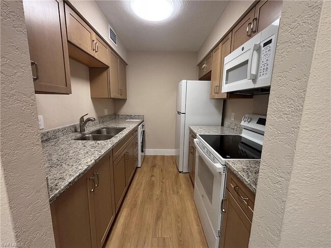 Foto del edificio - 5327 Summerlin Rd