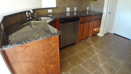 Foto del edificio - NICE 2 BEDROOM TOWNHOME LOCATED IN PLANO, TX!